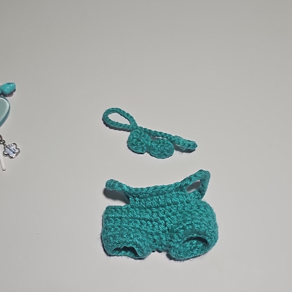 POP MART- The Monsters- Have a Seat Labubu Plush Pendant Keychain - Picture 8 of 8